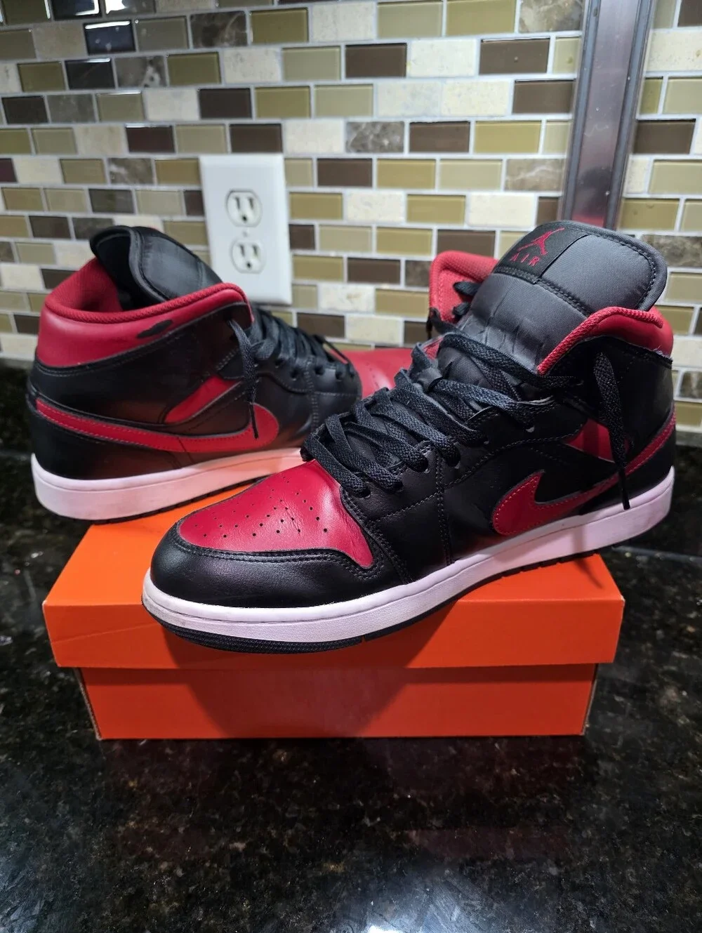 Air Jordan 1 Mid ♤ Black/Varsity Red/Summit White ♤ Men Size 12 ♤ DQ8426-067
